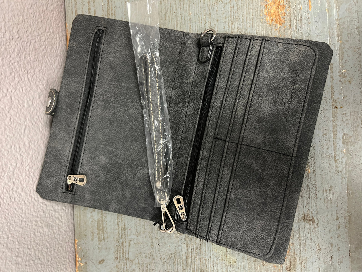 TAYLOR CLUTCH CROSSBODY