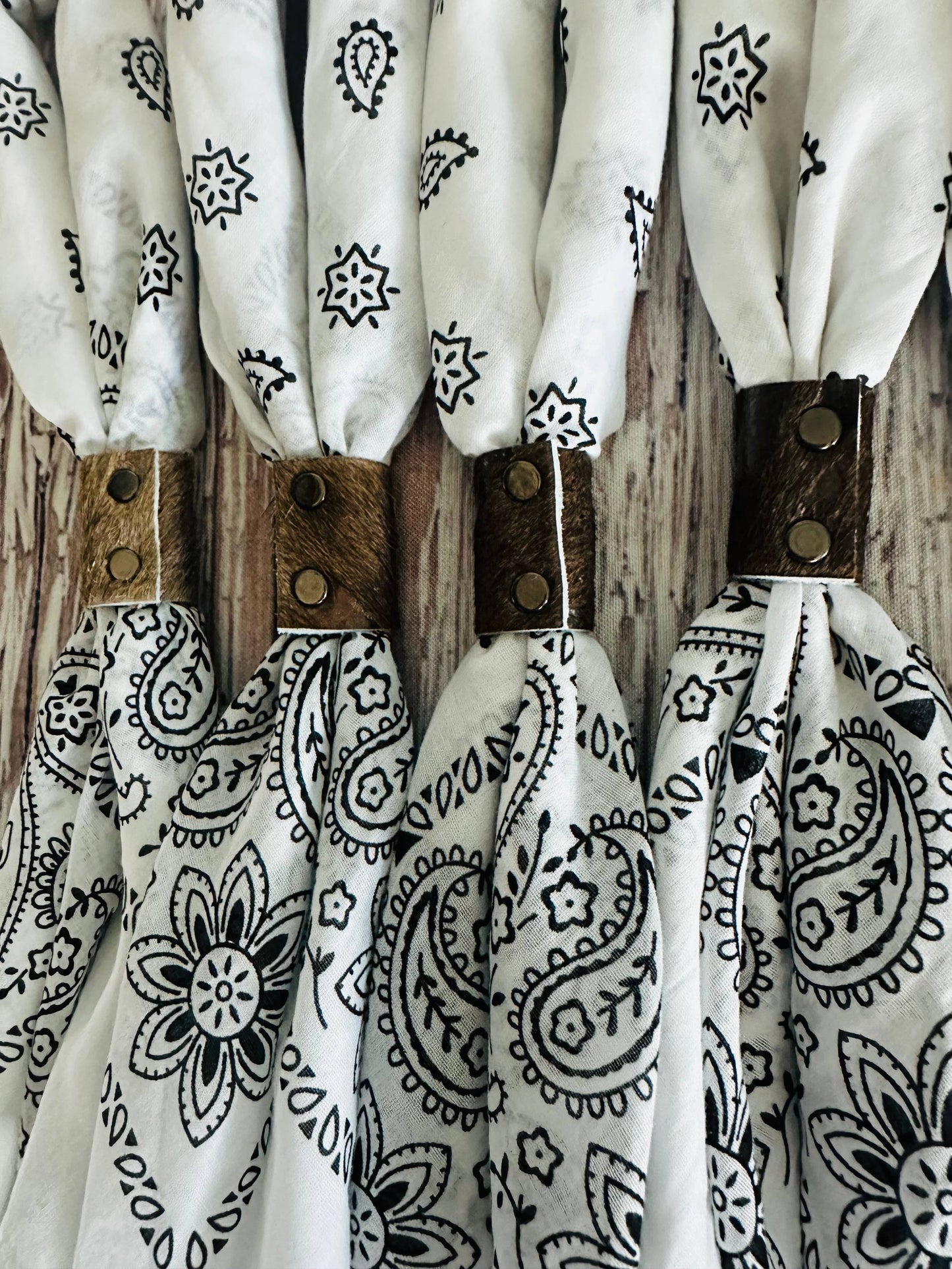 IVORY & BLACK BANDANA W/LEATHER SLIDE