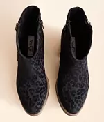 CHARMING BOOTIE