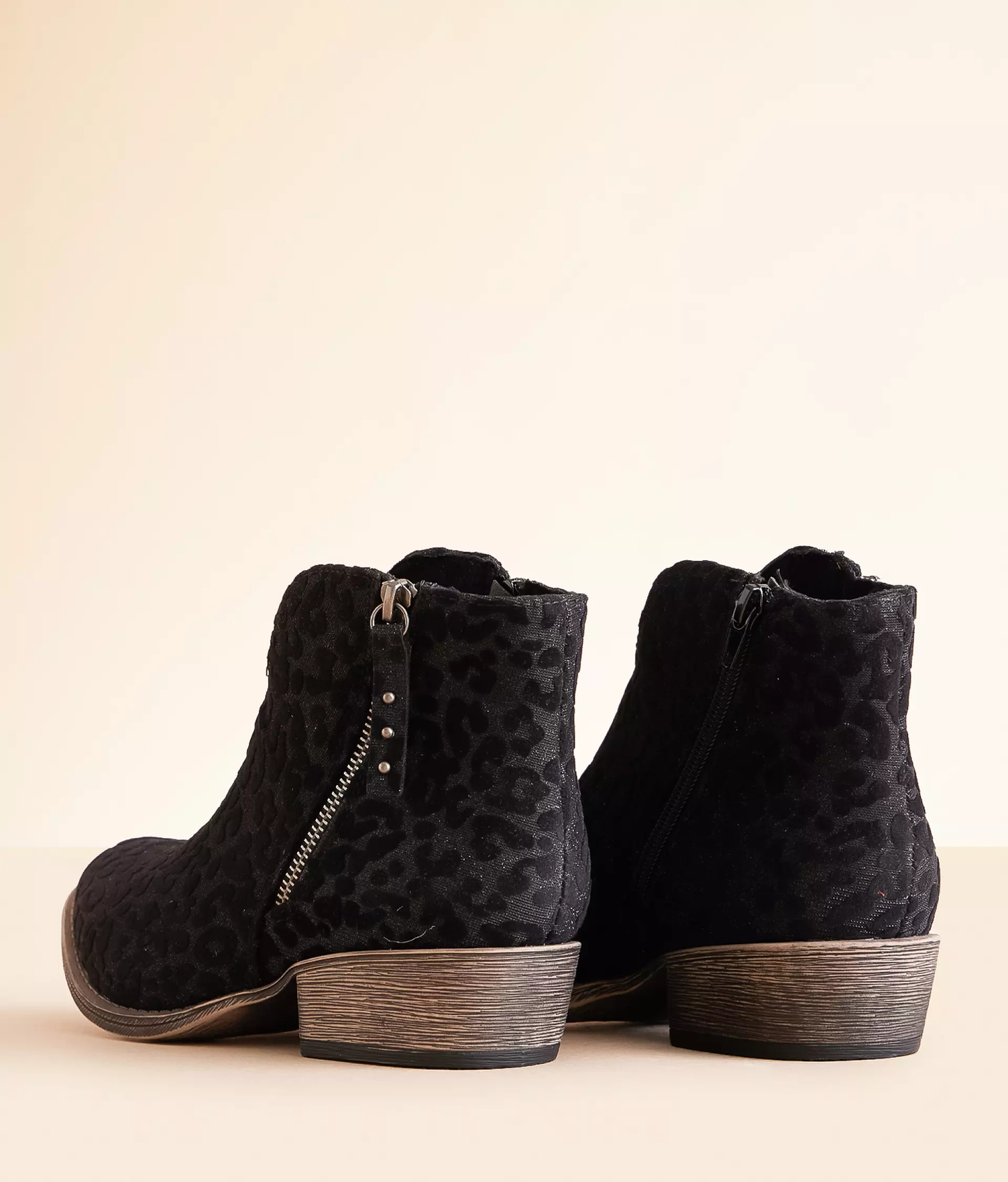 CHARMING BOOTIE