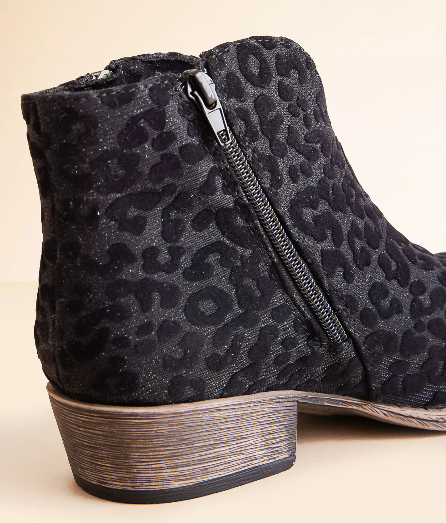 CHARMING BOOTIE