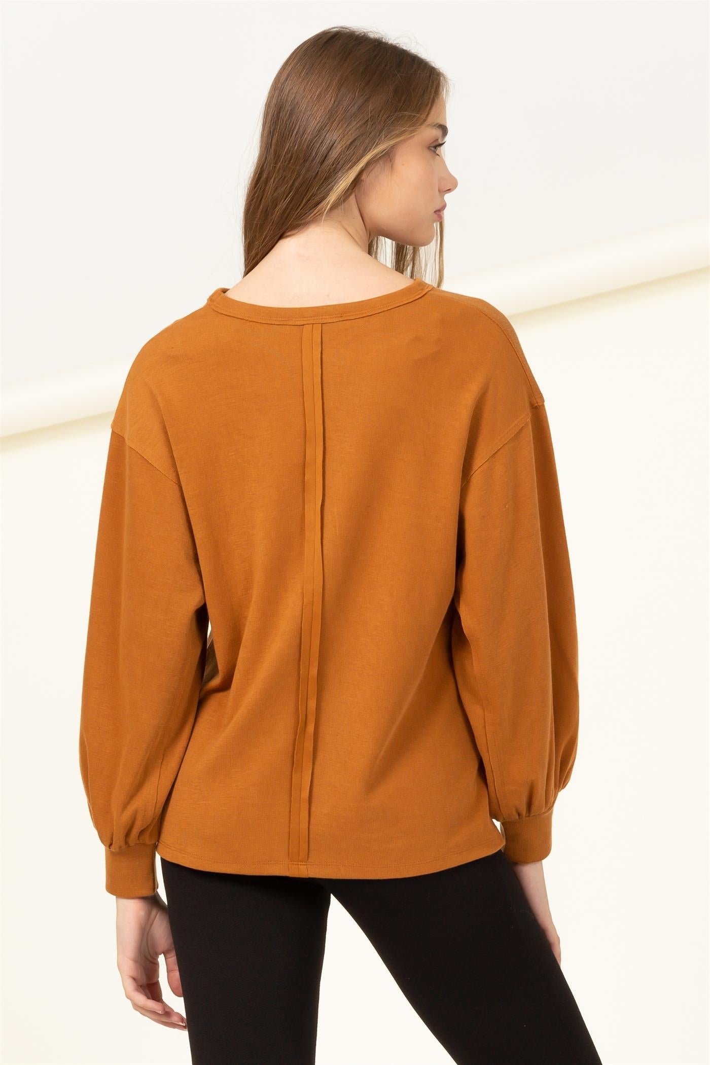 STITCH AROUND SWEATER - CAMEL