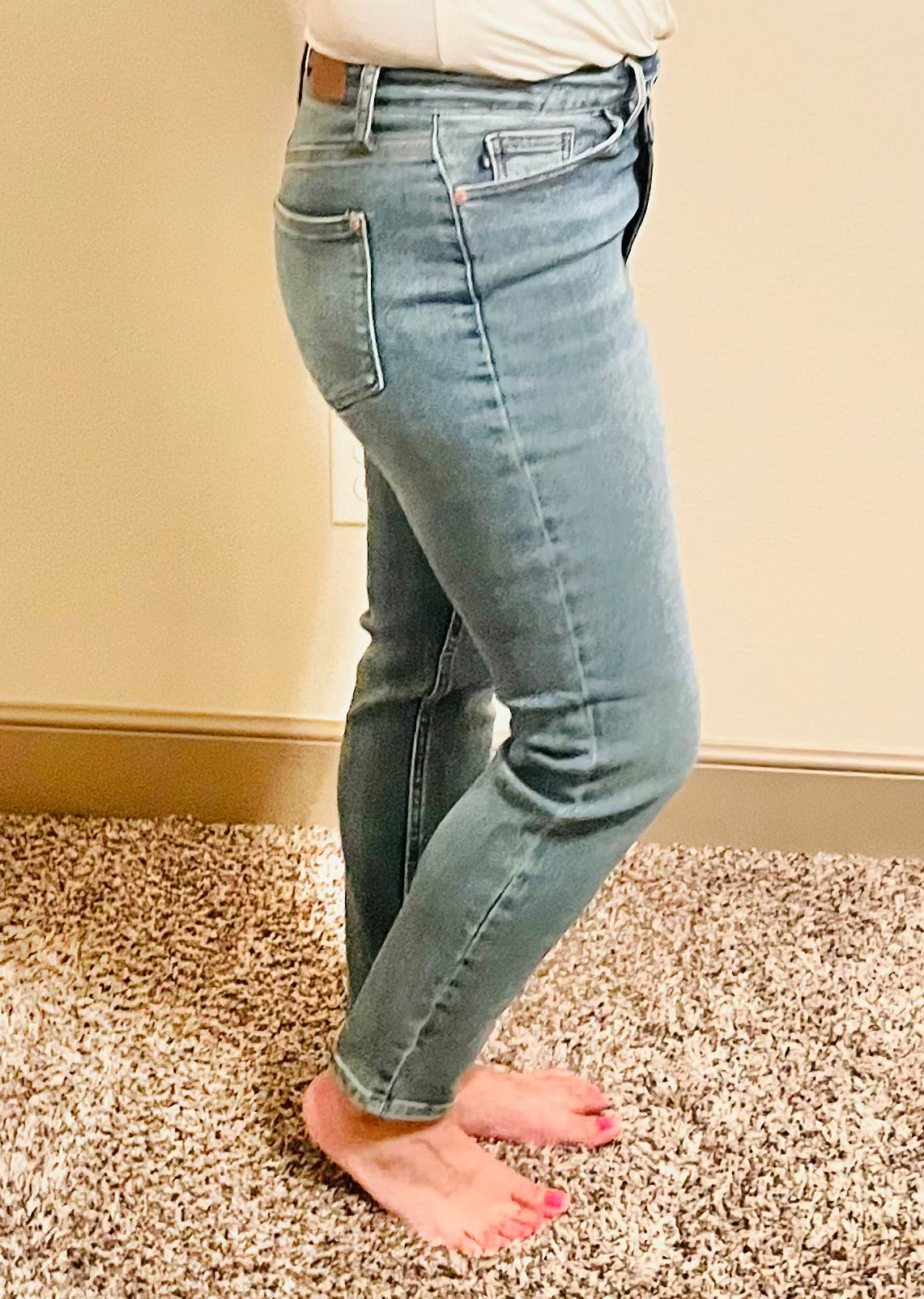 JUDY BLUE CROSS OVER WAISTBAND RELAXED FIT JEANS