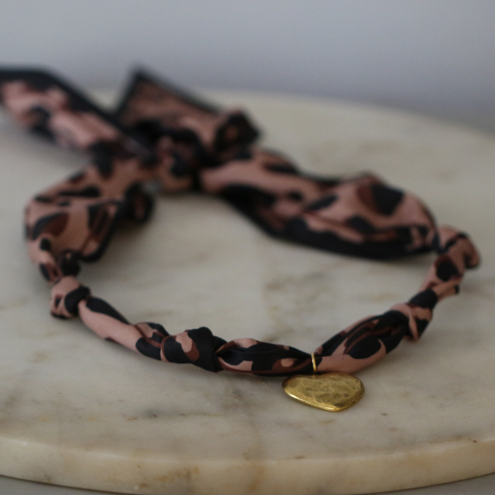SAVANNAH HEART SCARF NECKLACE