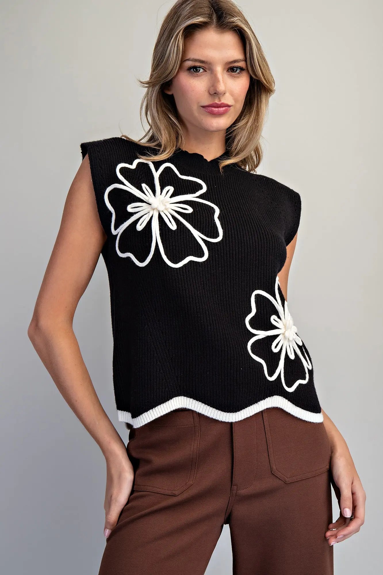 FLORAL EMBROIDERED TOP