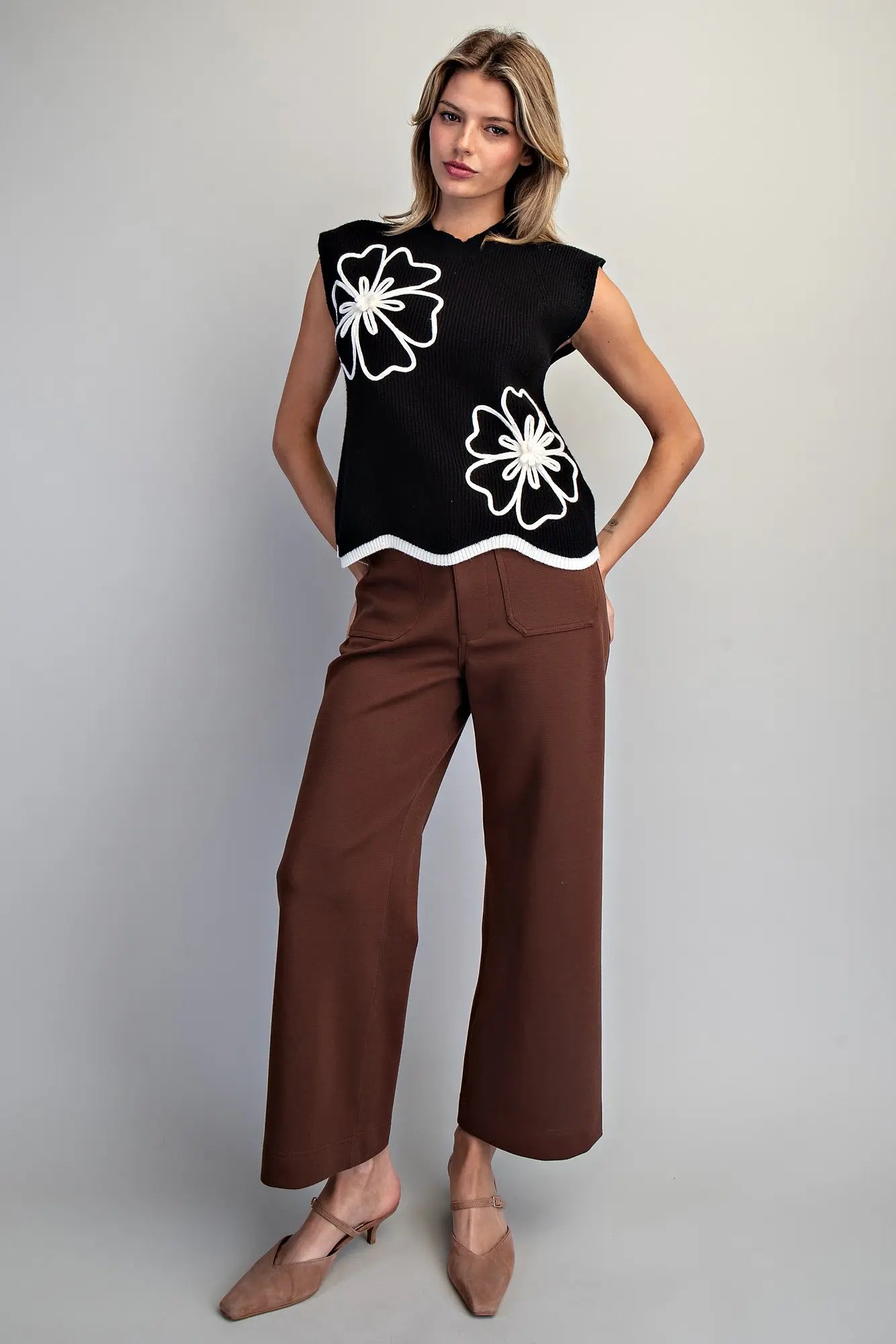 FLORAL EMBROIDERED TOP