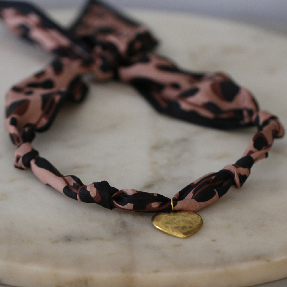 SAVANNAH HEART SCARF NECKLACE