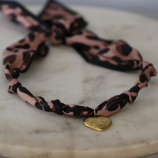 SAVANNAH HEART SCARF NECKLACE
