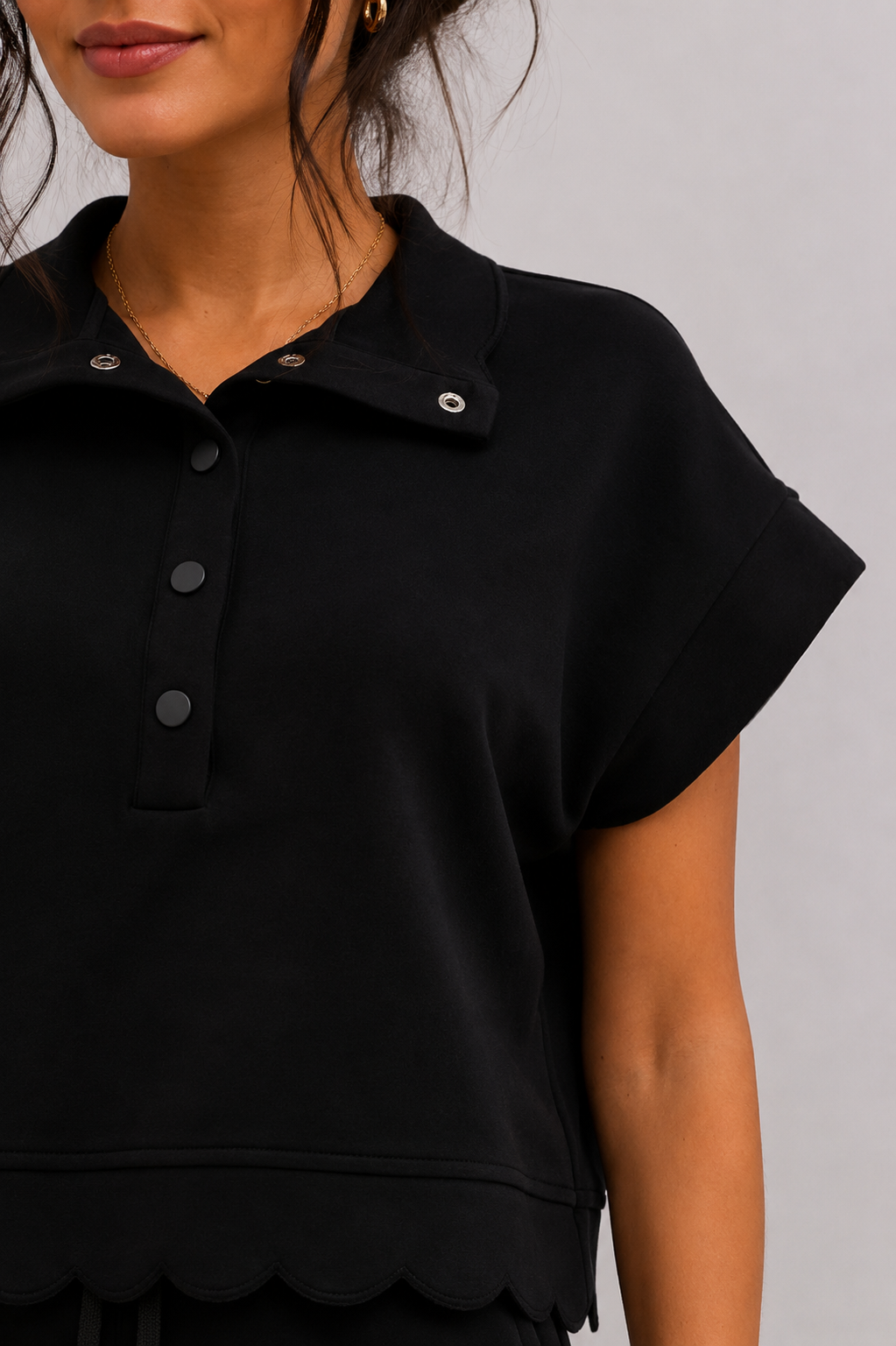 SPORTY SCALLOP TOP