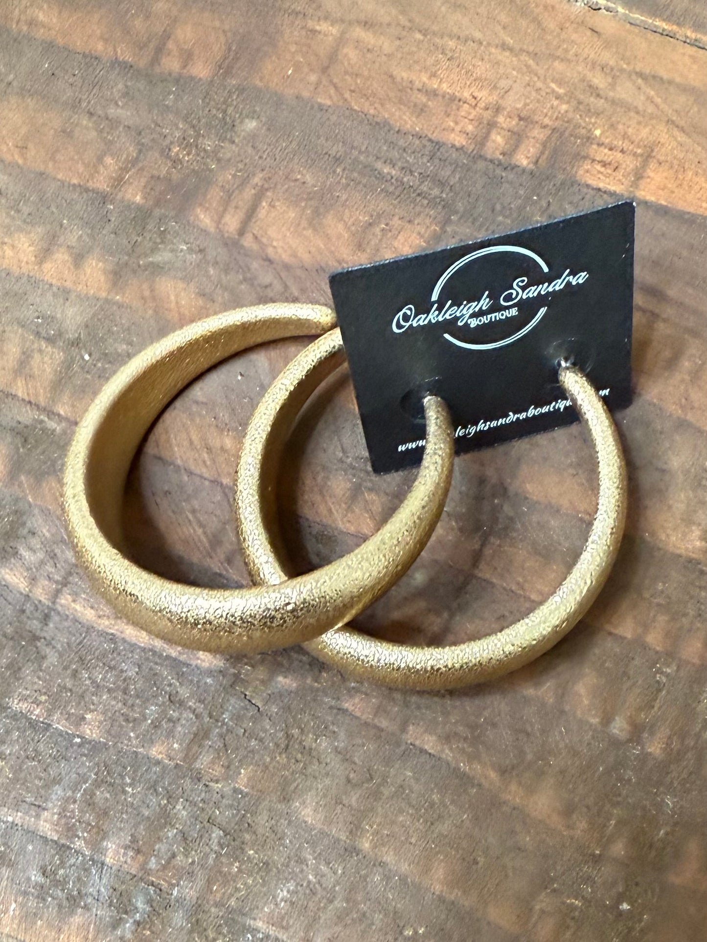 CHUNKY HOOP EARRINGS - MATTE GOLD