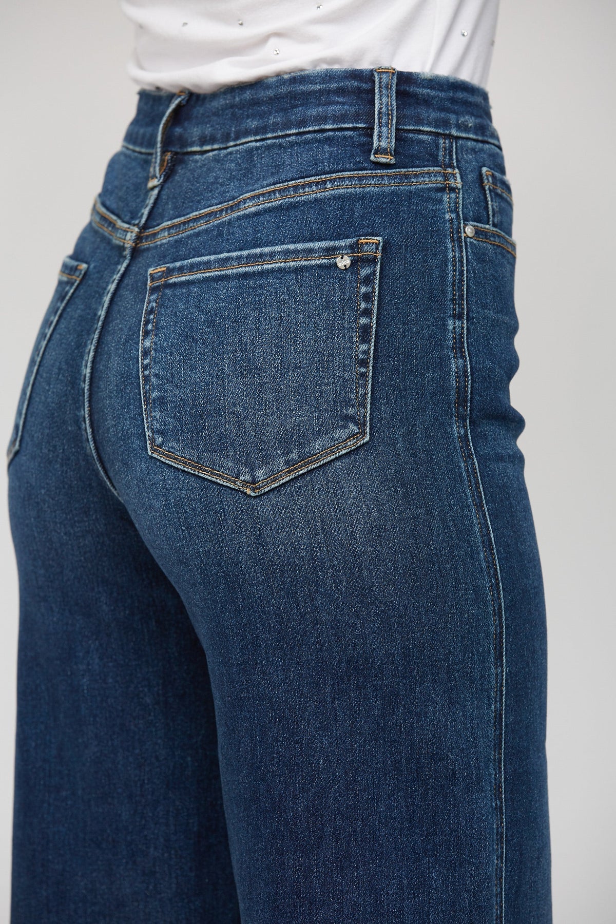 SUPER HIGH RISE SKATER JEAN