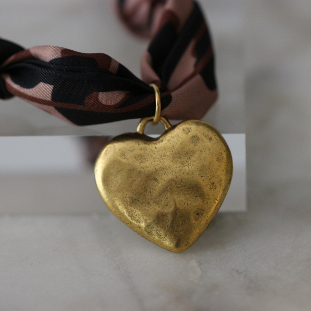 SAVANNAH HEART SCARF NECKLACE