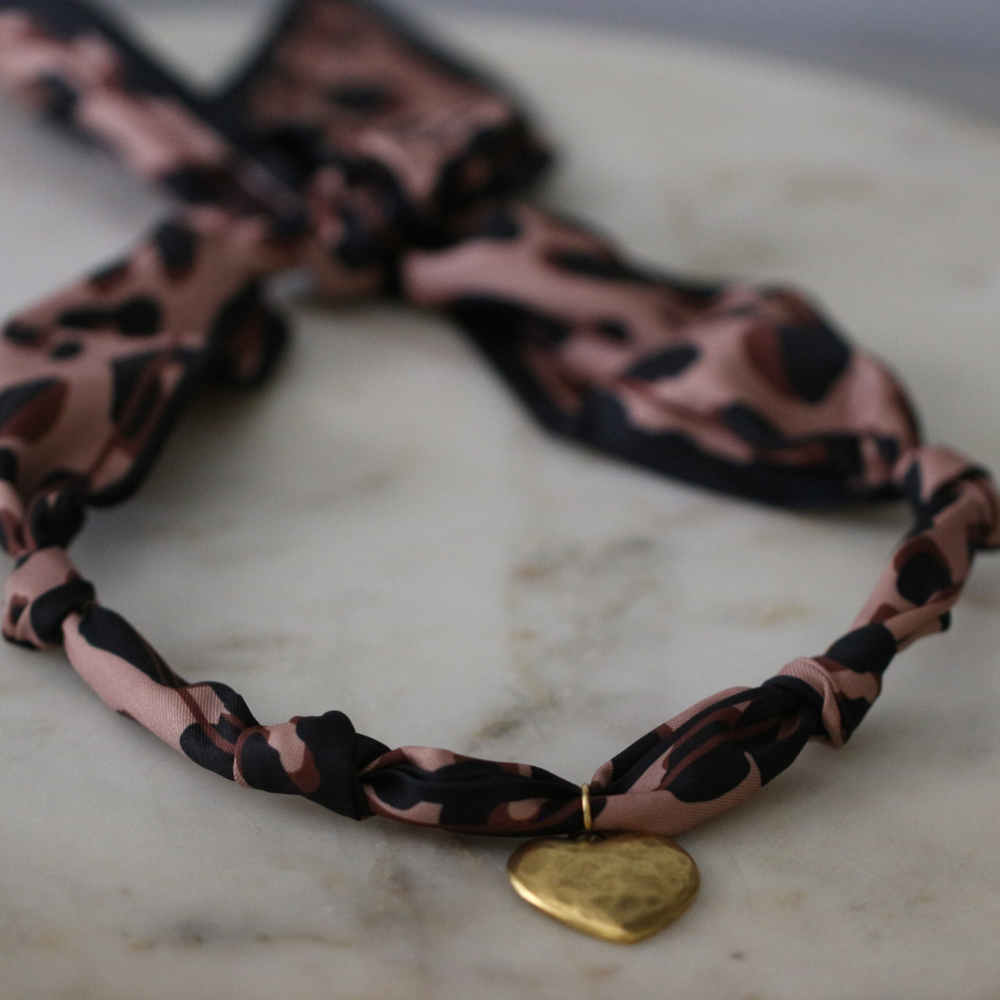 SAVANNAH HEART SCARF NECKLACE