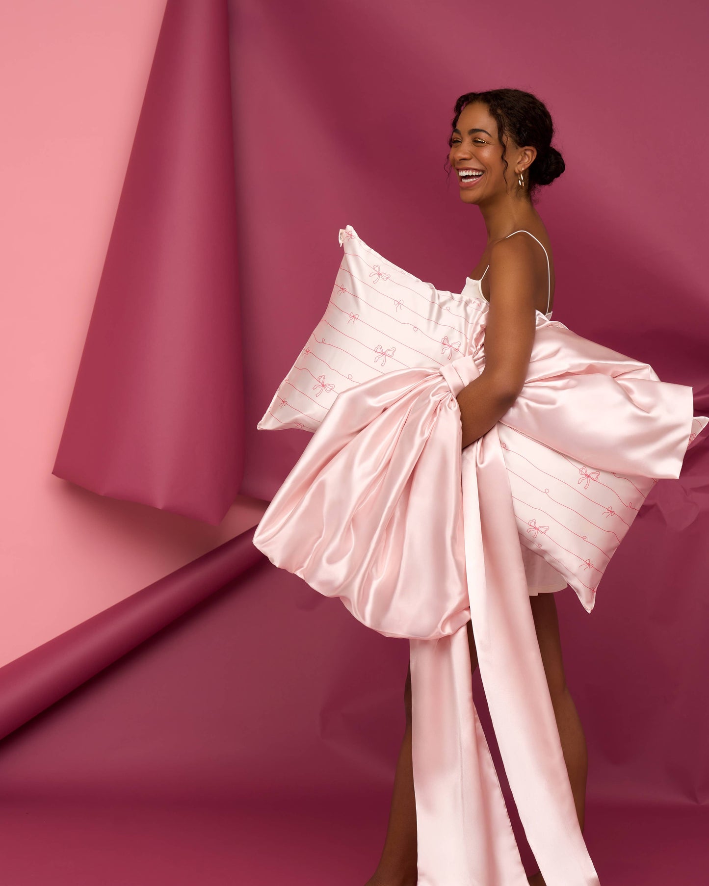 SATIN PILLOWCASE - STRIPED BOWS