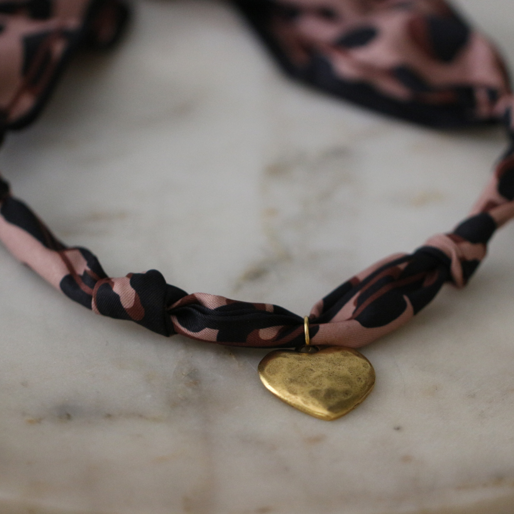 SAVANNAH HEART SCARF NECKLACE