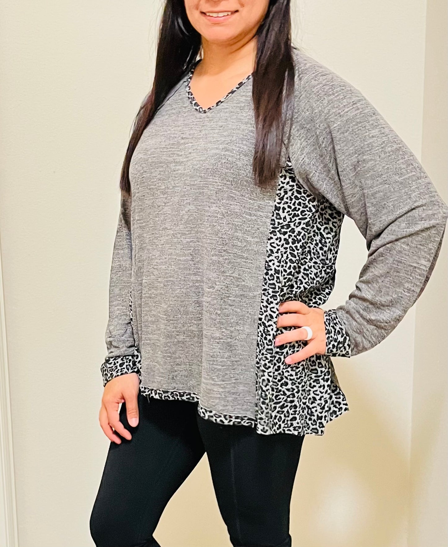 GREY LEOPARD TOP