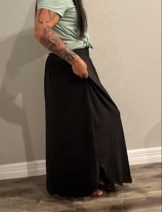 SMOCKING WAIST MAXI SKIRT WITH SIDE POCKET - BLACK