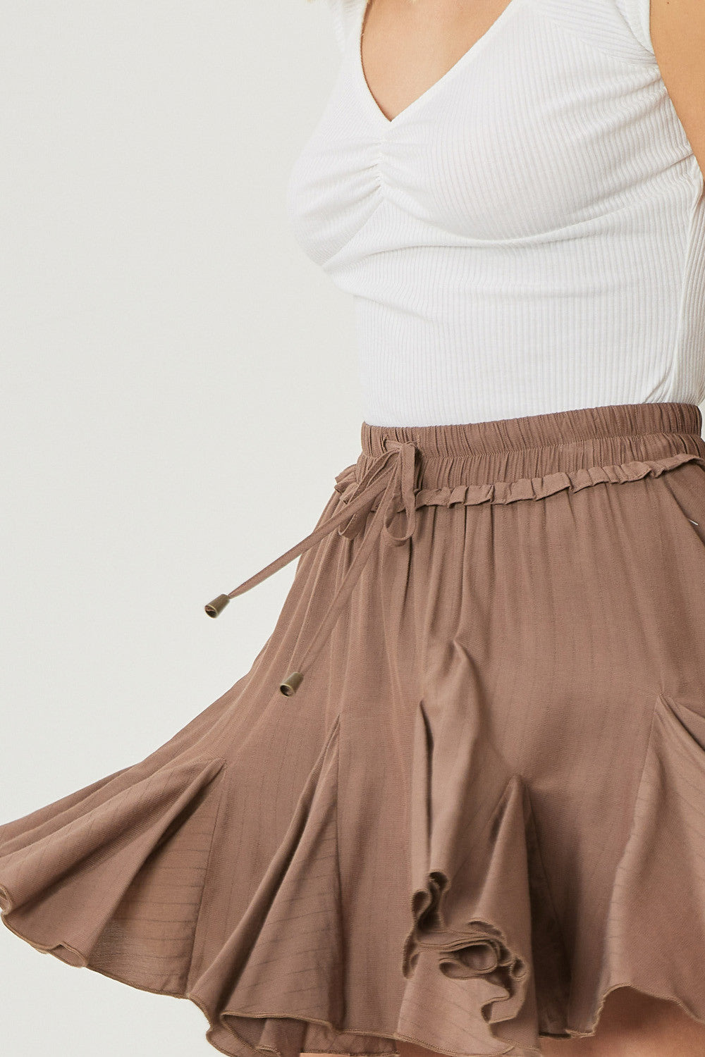 FLIRTY SKIRT - BROWN